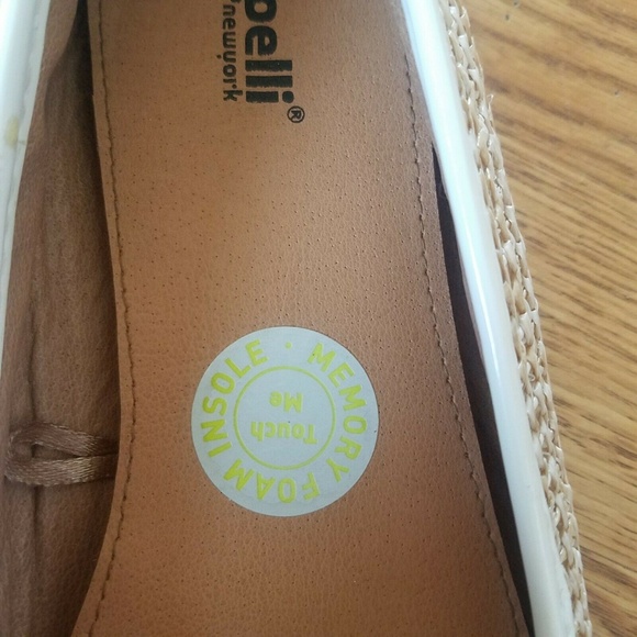 Capelli Womans Sz 8 Slide Ons White Tan Slippers - Picture 2 of 8